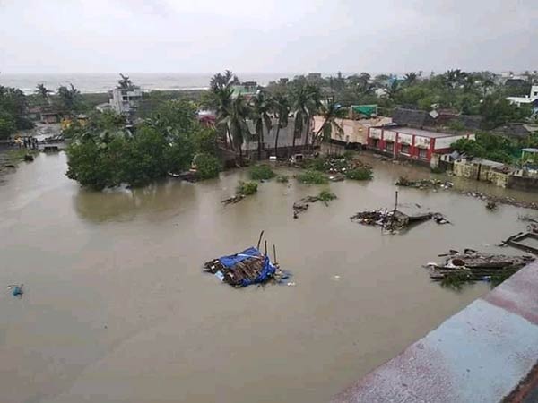 தண்ணீரின்றி 