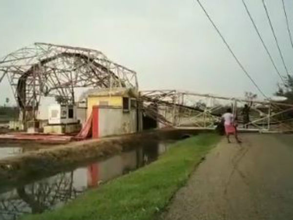  மறியலில் மக்கள்