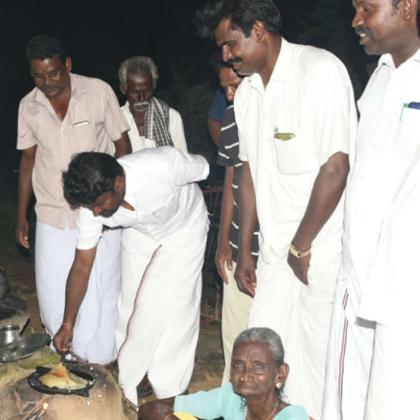 தோசை சுட்ட அமைச்சர் 