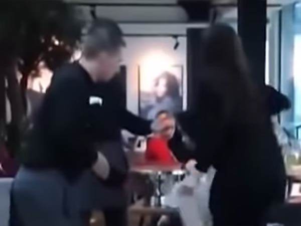 தண்ணீர் ஊற்றினார் 