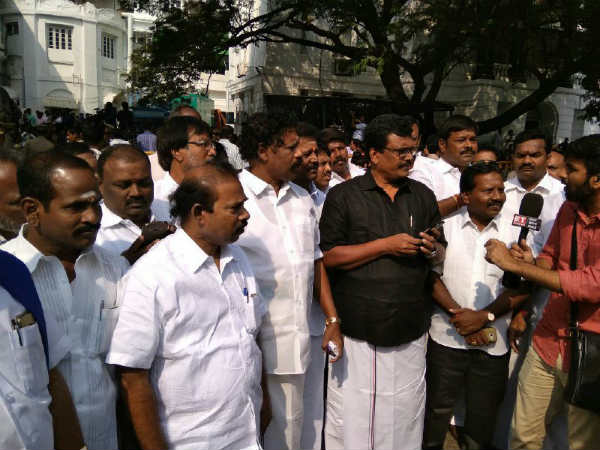 இழுக்கும் முயற்சி 