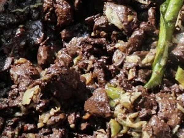 சுடச் சுடச் ரத்தம் வதக்கி 