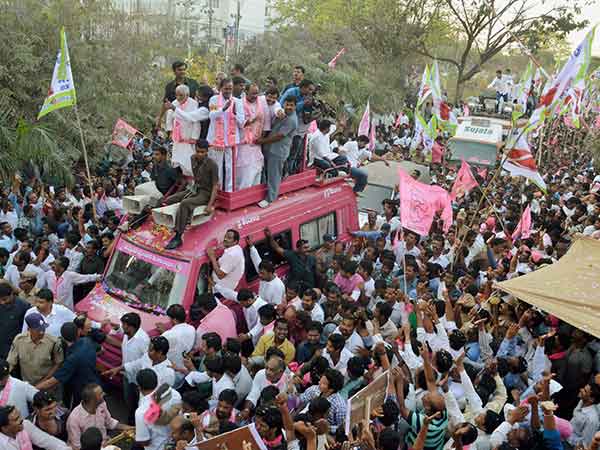 சந்தோசத்தை எதிர்க்கட்சிகள் 