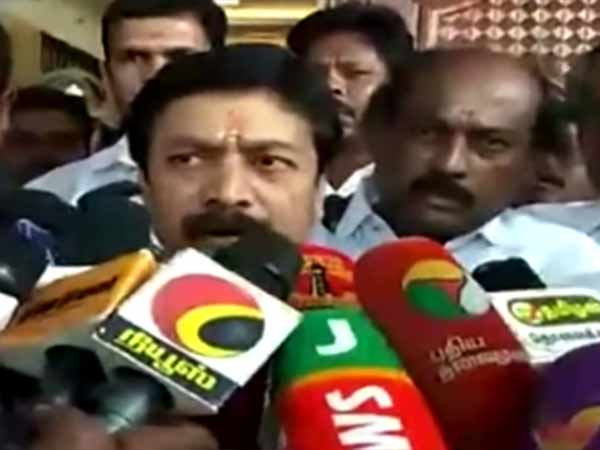 வாய் திறக்காமல் வாய் திறக்காமல்