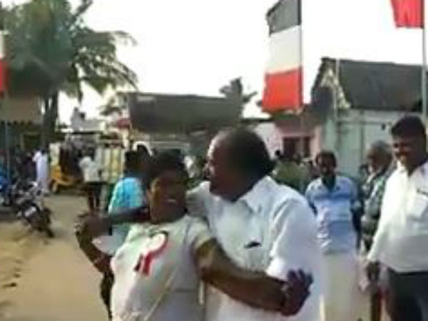 சிரித்தபடி டான்ஸ் சிரித்தபடி டான்ஸ்