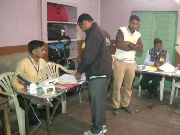 60 வேட்பாளர்கள் 