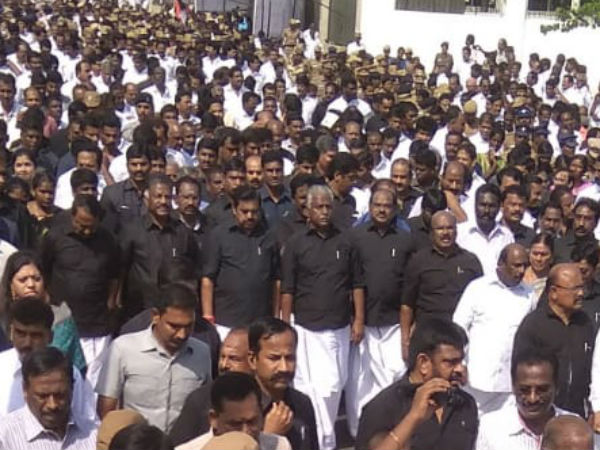 கருப்பு சட்டை 