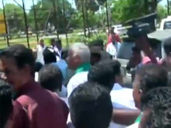 மறியல் போராட்டம் 