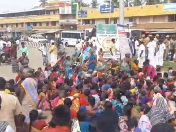 Farmers conduct rally with uprooted Coconut branches 