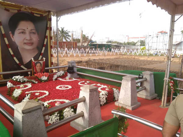 போலீஸ் பாதுகாப்பு 