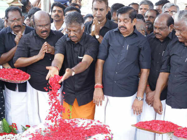 முதல்வர் கண்ணீர் 