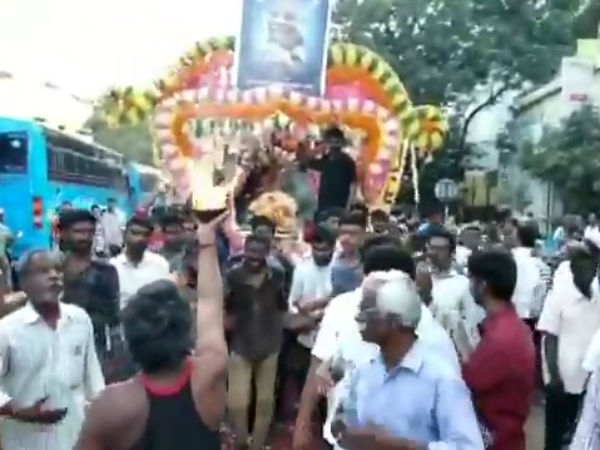 கதறி அழுதனர் 