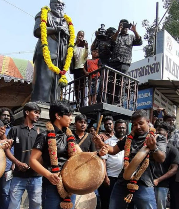 மரியாதை செய்தனர் 