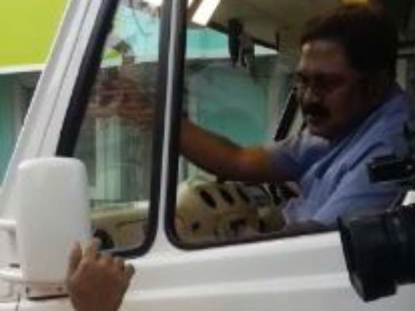 வழி மறித்த பெண் 