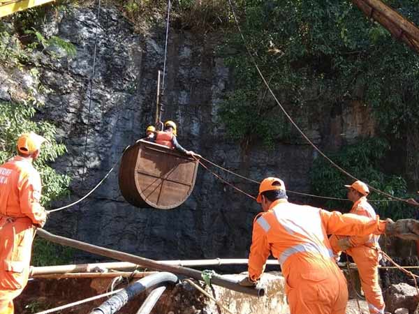 மொத்தமாக சிக்கினார்கள் 