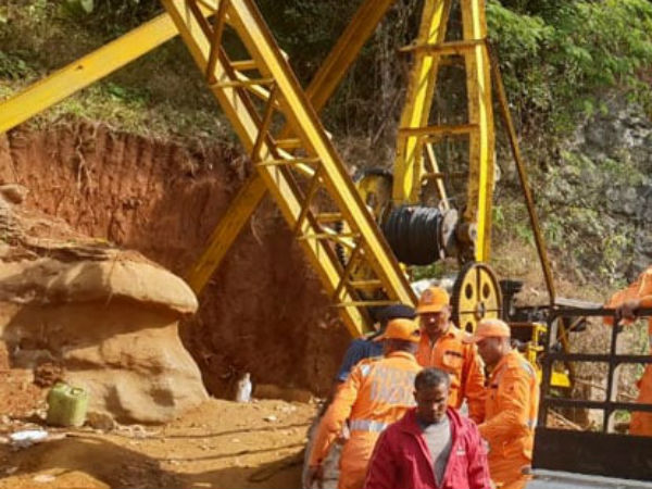 மீட்பு படை களமிறங்கியது மீட்பு படை களமிறங்கியது