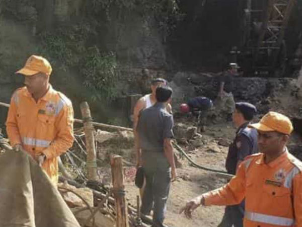 இருட்டு பொந்து 