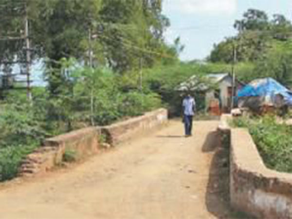 அகலம் குறைத்தனர் 