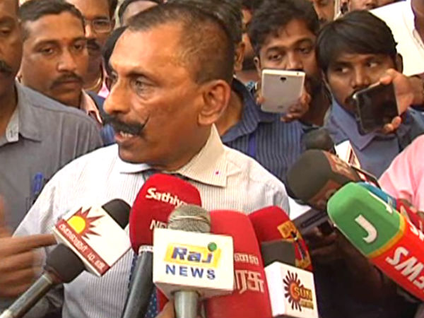 யாரோ இருக்கிறார்கள் 