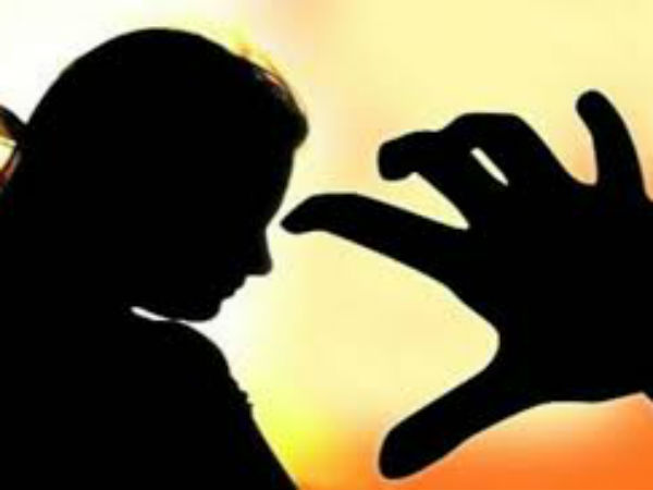 விளையாடுவாள் 