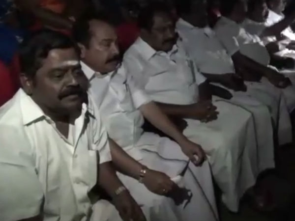 சூடம் காண்பித்தனர் 