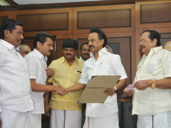 காலையில் நடந்த வரவேற்பு 