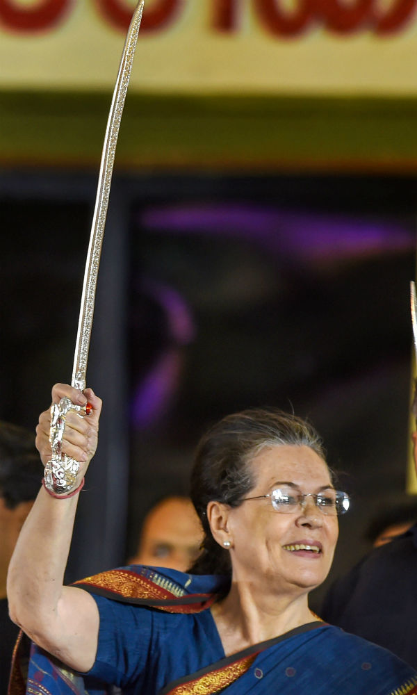 Sonia Gandhi releases Suriyan Maraivathillai 