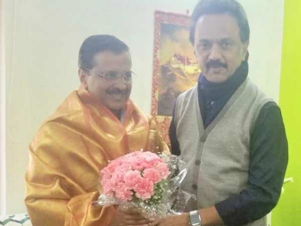  இளமை லுக் 