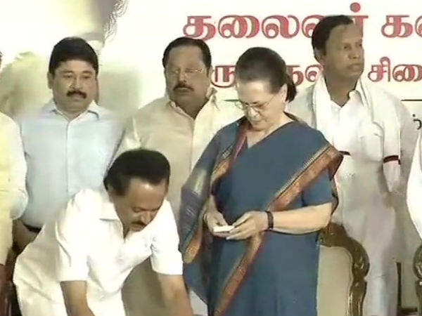 ஆயிரக்கணக்கான தொண்டர்கள் 