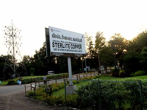 நீதிமன்றம் இருக்கிறது 