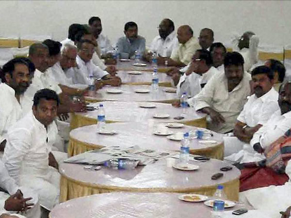 Congress readies Bangalore resorts to save Telangana cong MLAs frombeing poached Congress readies Bangalore resorts to save Telangana cong MLAs frombeing poached