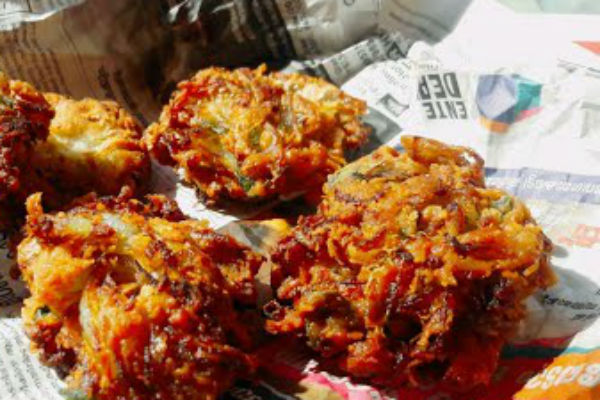 நோட்டீஸ் ஒட்டினார் 