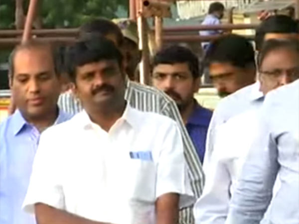 வாடகை கார் 