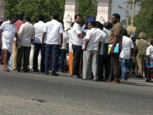 போராட்டத்தில் குதித்தனர் 