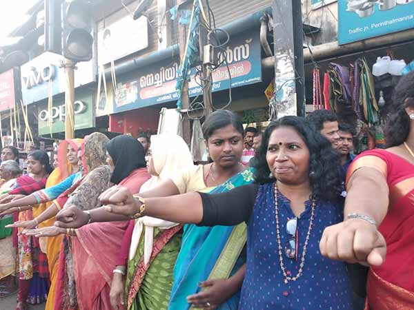 பெண்கள் நுழைய 