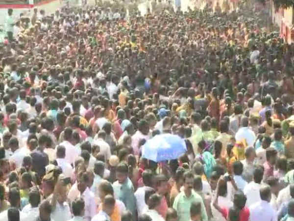 மாணவர்களும் 