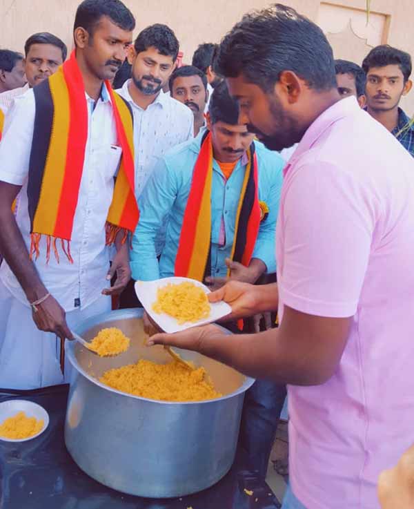 DMDK cadres celebrates pongal festival in dubai and they distributed pongal to everyone 