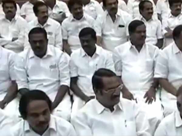 திமுக கூட்டம் 