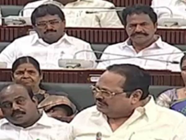 குரல் கரகரத்தது 