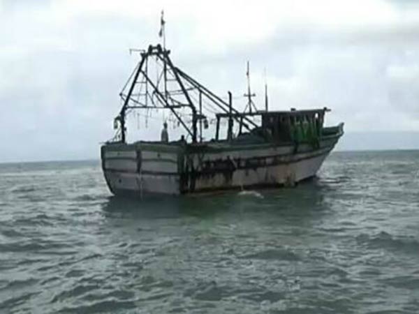 Iran navy detained 3 Kumari fishermens For Crossing the Border Iran navy detained 3 Kumari fishermens For Crossing the Border