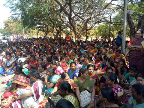 பாடம் நடத்தினார் 