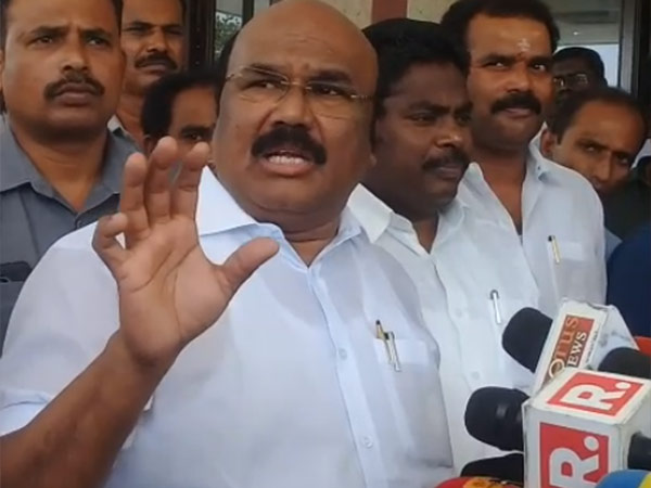 எதிர்க்கட்சிகள் மீது புகார் 