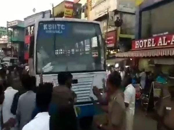 ஓட்டம் பிடித்தனர் 