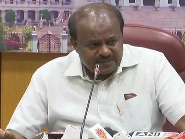 கண்ணீர் விட்ட முதல்வர் 