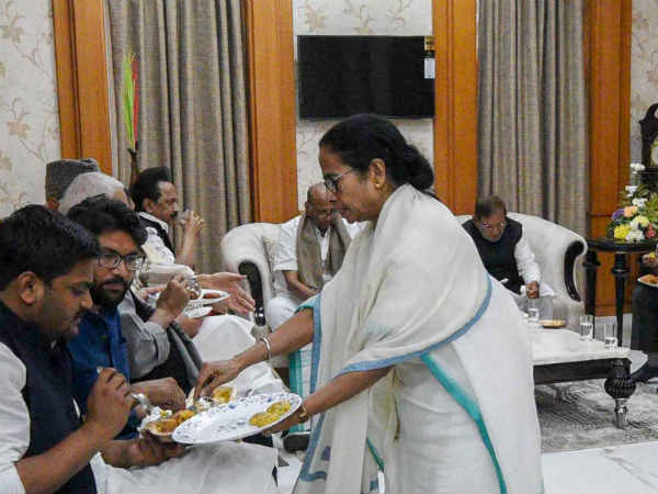 கவரும் எளிமை 