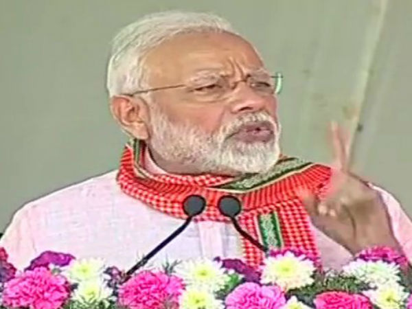 சாலை அமைக்கப்பட்டு இருக்கிறது 