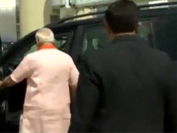 கறுப்பு காரில் பயணம் 