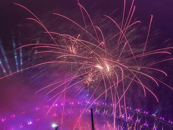 நிஜங்களை தேட வேண்டும் 