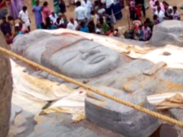 மண்பாதையில் சிக்கியது 