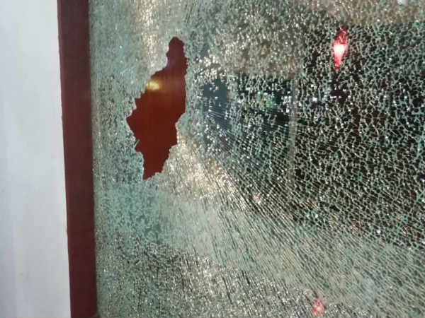 போலீஸ் பாதுகாப்பு 